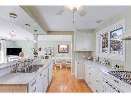 3351 Wiltshire Boulevard, Niagara Falls, ON - Indoor Photo Showing Kitchen With Double Sink