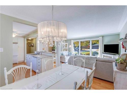 3351 Wiltshire Boulevard, Niagara Falls, ON - Indoor Photo Showing Dining Room With Fireplace