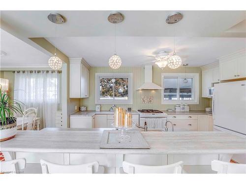 3351 Wiltshire Boulevard, Niagara Falls, ON - Indoor Photo Showing Kitchen