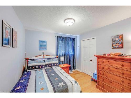 3351 Wiltshire Boulevard, Niagara Falls, ON - Indoor Photo Showing Bedroom