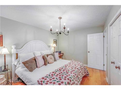 3351 Wiltshire Boulevard, Niagara Falls, ON - Indoor Photo Showing Bedroom