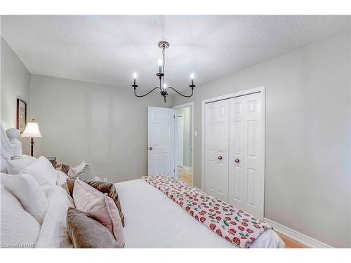 3351 Wiltshire Boulevard, Niagara Falls, ON - Indoor Photo Showing Bedroom