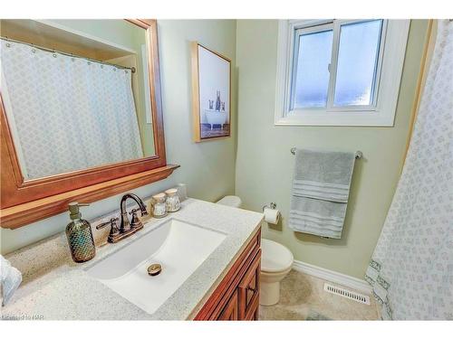 3351 Wiltshire Boulevard, Niagara Falls, ON - Indoor Photo Showing Bathroom