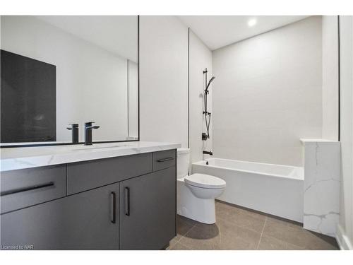 2-300 Richmond Street, Thorold, ON - Indoor Photo Showing Bathroom