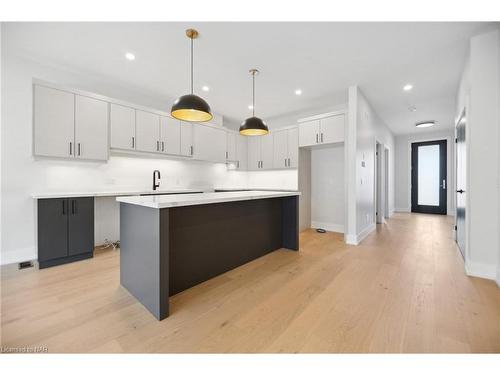 2-300 Richmond Street, Thorold, ON - Indoor Photo Showing Kitchen With Upgraded Kitchen