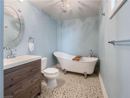 5755 Kitchener Street, Niagara Falls, ON - Indoor Photo Showing Bathroom