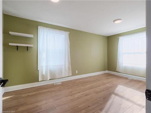 5755 Kitchener Street, Niagara Falls, ON - Indoor Photo Showing Other Room