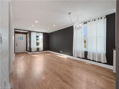 5755 Kitchener Street, Niagara Falls, ON - Indoor Photo Showing Other Room