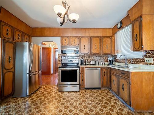 53 Oak Street, Port Colborne, ON - Indoor Photo Showing Kitchen With Double Sink