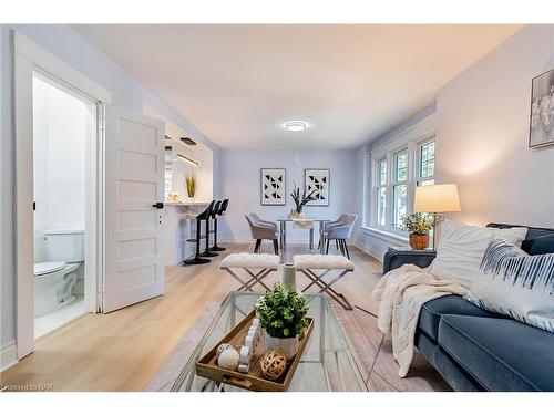 169 Russell Avenue, St. Catharines, ON - Indoor Photo Showing Living Room