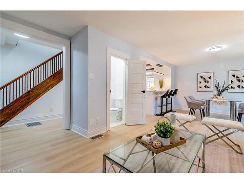 169 Russell Avenue, St. Catharines, ON - Indoor Photo Showing Living Room