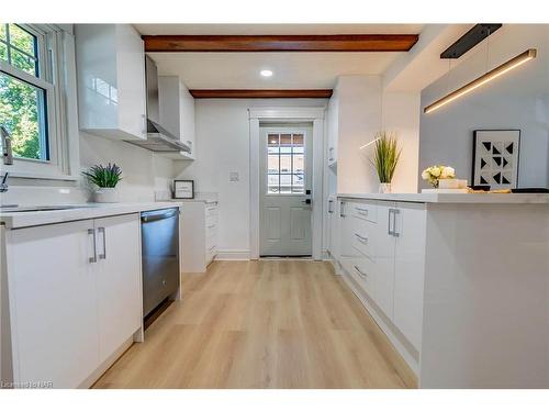 169 Russell Avenue, St. Catharines, ON - Indoor Photo Showing Kitchen