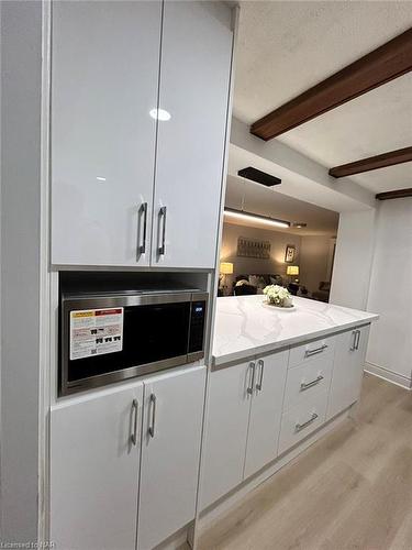 169 Russell Avenue, St. Catharines, ON - Indoor Photo Showing Kitchen