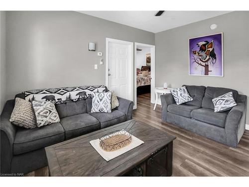 242 Jarvis Street, Fort Erie, ON - Indoor Photo Showing Living Room