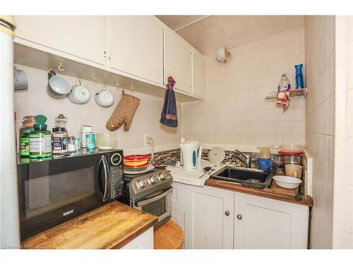 242 Jarvis Street, Fort Erie, ON - Indoor Photo Showing Kitchen