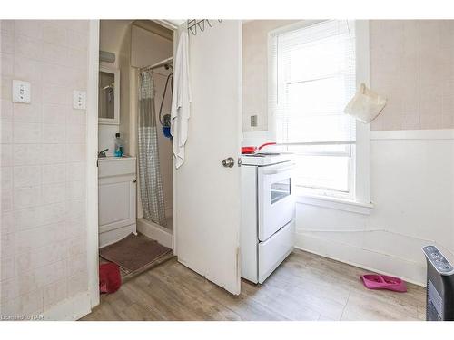 242 Jarvis Street, Fort Erie, ON - Indoor Photo Showing Laundry Room