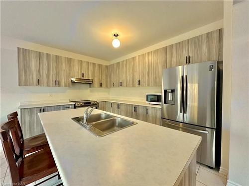 132 Cottonwood Crescent, Welland, ON - Indoor Photo Showing Kitchen With Double Sink