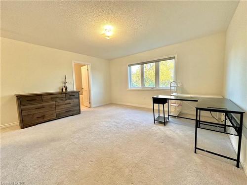 132 Cottonwood Crescent, Welland, ON - Indoor Photo Showing Other Room