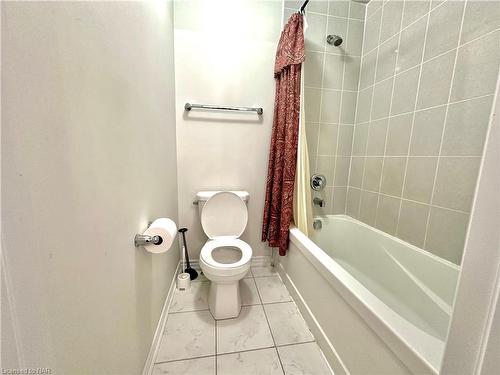 132 Cottonwood Crescent, Welland, ON - Indoor Photo Showing Bathroom