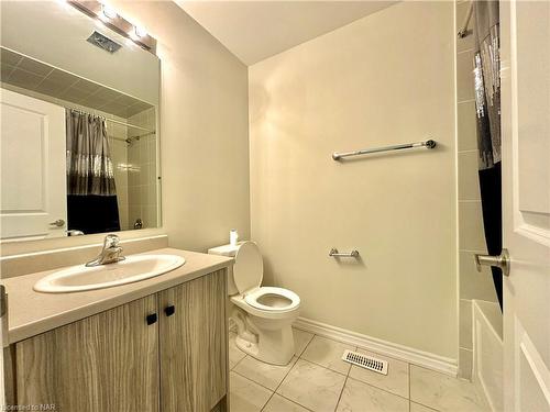 132 Cottonwood Crescent, Welland, ON - Indoor Photo Showing Bathroom