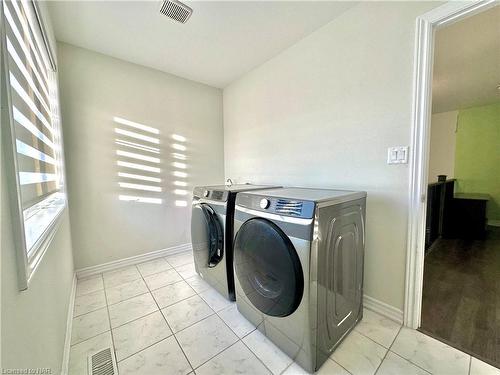 132 Cottonwood Crescent, Welland, ON - Indoor Photo Showing Laundry Room