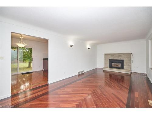 1112 Kennedy Drive, Fort Erie, ON - Indoor Photo Showing Living Room With Fireplace