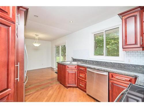 1112 Kennedy Drive, Fort Erie, ON - Indoor Photo Showing Kitchen