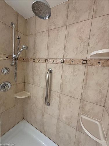 1112 Kennedy Drive, Fort Erie, ON - Indoor Photo Showing Bathroom