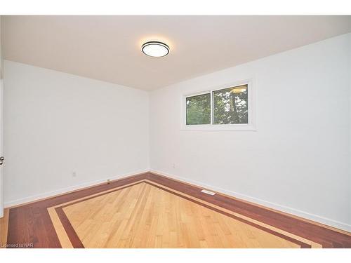 1112 Kennedy Drive, Fort Erie, ON - Indoor Photo Showing Other Room