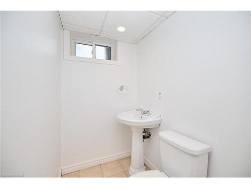 1112 Kennedy Drive, Fort Erie, ON - Indoor Photo Showing Bathroom