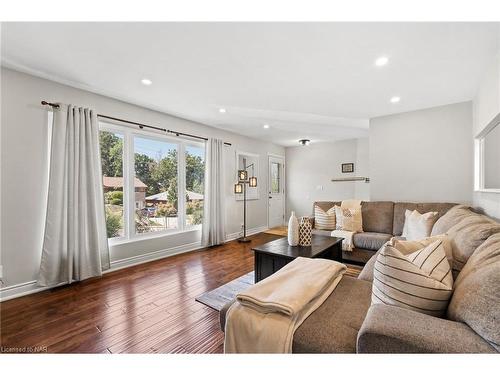 17 Battlefield Drive, Stoney Creek, ON - Indoor Photo Showing Living Room