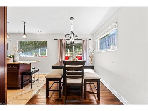 17 Battlefield Drive, Stoney Creek, ON - Indoor Photo Showing Dining Room