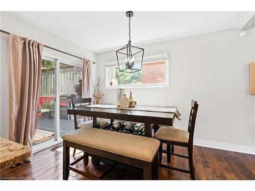 17 Battlefield Drive, Stoney Creek, ON - Indoor Photo Showing Dining Room