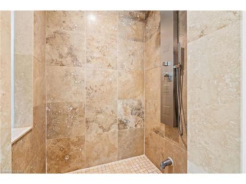 17 Battlefield Drive, Stoney Creek, ON - Indoor Photo Showing Bathroom