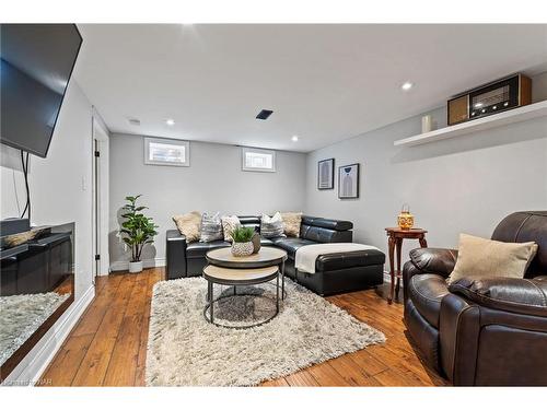 17 Battlefield Drive, Stoney Creek, ON - Indoor Photo Showing Living Room With Fireplace