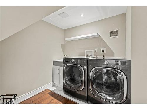 17 Battlefield Drive, Stoney Creek, ON - Indoor Photo Showing Laundry Room