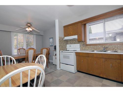 32 Ramsey Street, St. Catharines, ON - Indoor Photo Showing Kitchen With Double Sink