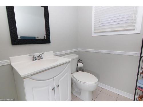 32 Ramsey Street, St. Catharines, ON - Indoor Photo Showing Bathroom