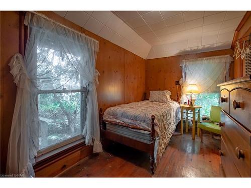 853 Edgemere Road, Fort Erie, ON - Indoor Photo Showing Bedroom