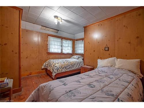 853 Edgemere Road, Fort Erie, ON - Indoor Photo Showing Bedroom