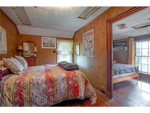 853 Edgemere Road, Fort Erie, ON - Indoor Photo Showing Bedroom