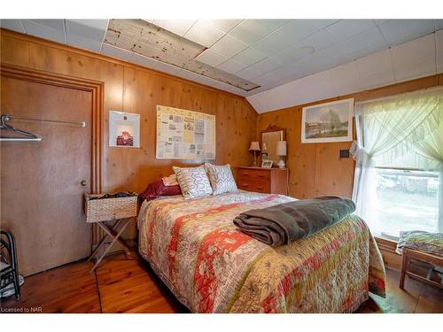 853 Edgemere Road, Fort Erie, ON - Indoor Photo Showing Bedroom