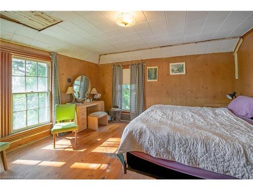 853 Edgemere Road, Fort Erie, ON - Indoor Photo Showing Bedroom