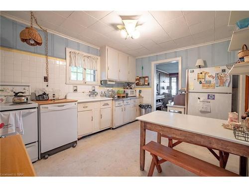 853 Edgemere Road, Fort Erie, ON - Indoor Photo Showing Kitchen