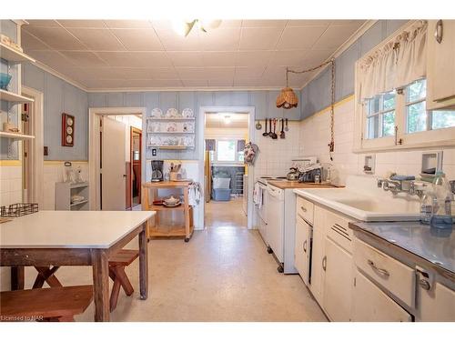 853 Edgemere Road, Fort Erie, ON - Indoor Photo Showing Kitchen