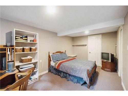 6 Viscount Place, St. Catharines, ON - Indoor Photo Showing Bedroom