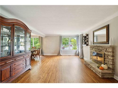 6 Viscount Place, St. Catharines, ON - Indoor Photo Showing Living Room With Fireplace