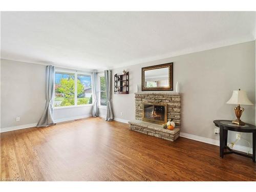 6 Viscount Place, St. Catharines, ON - Indoor Photo Showing Living Room With Fireplace