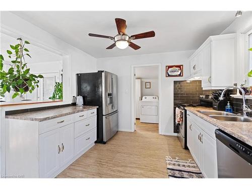 70 Beatrice Street, Welland, ON - Indoor Photo Showing Kitchen With Double Sink