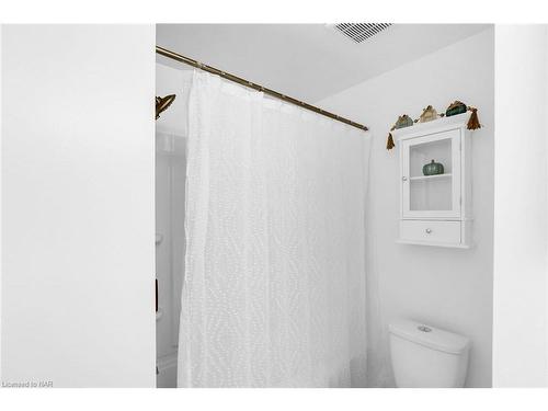 242 Jarvis Street, Fort Erie, ON - Indoor Photo Showing Bathroom